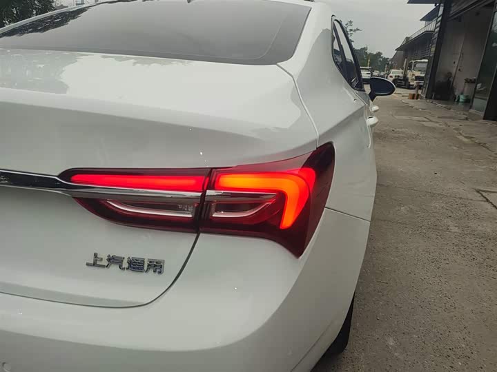 Фото 8 - Buick Verano