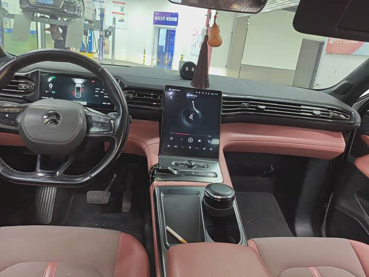 Фото 3 - Nio EC6