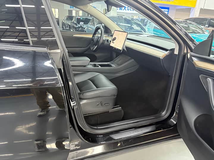 Фото 10 - Tesla Model Y