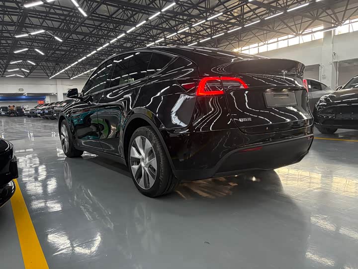 Фото 11 - Tesla Model Y