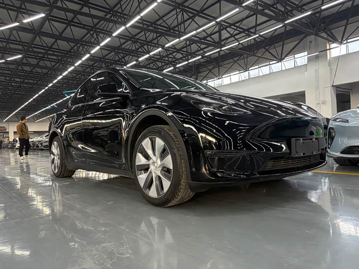 Фото 3 - Tesla Model Y