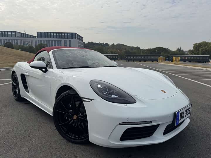 Фото 1 - Porsche 718