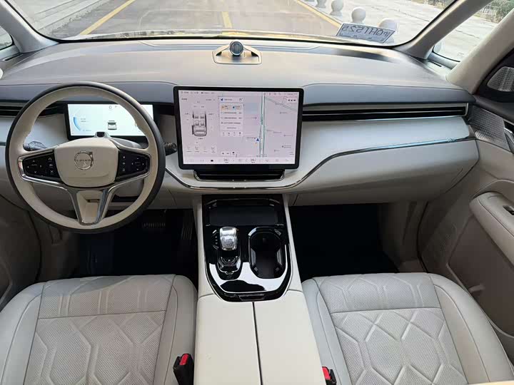 Фото 9 - Volvo EM90