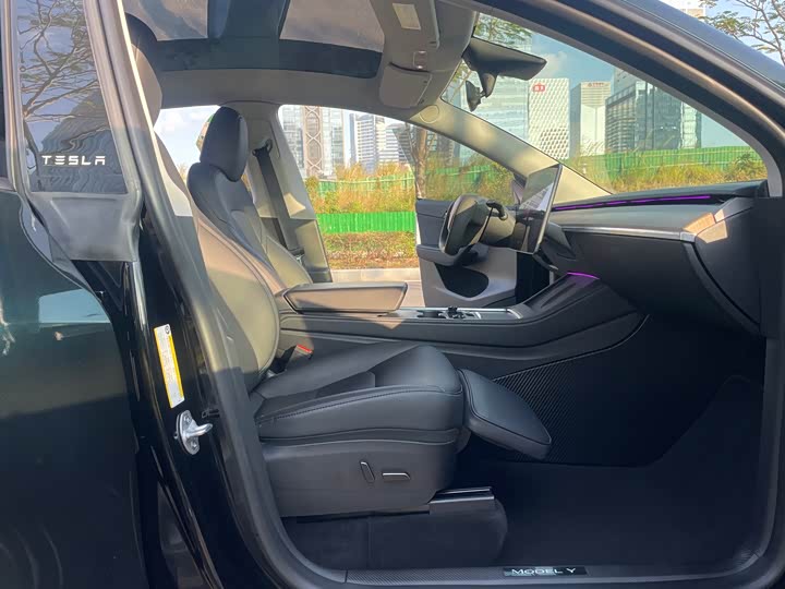 Фото 10 - Tesla Model Y