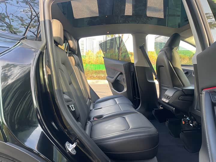 Фото 11 - Tesla Model Y