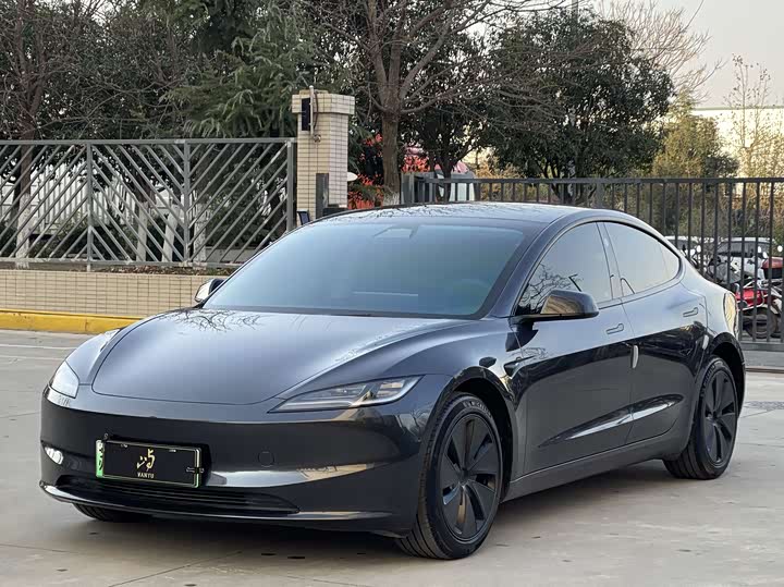Фото 1 - Tesla Model 3