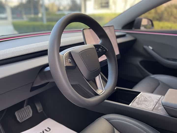 Фото 13 - Tesla Model 3