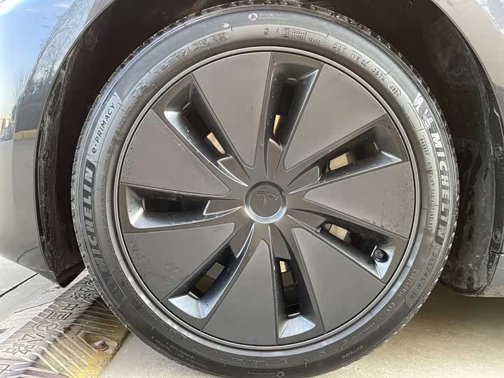 Фото 14 - Tesla Model 3