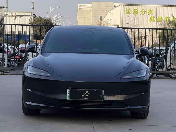 Фото 2 - Tesla Model 3