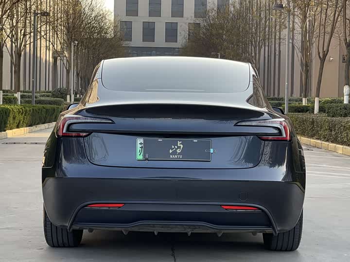 Фото 5 - Tesla Model 3