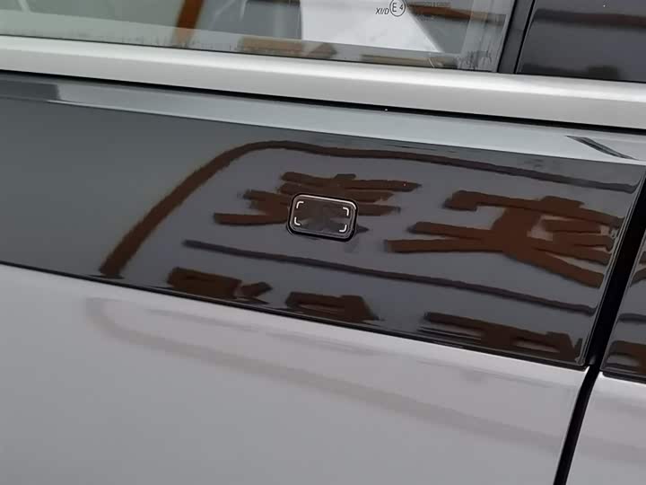 Фото 18 - HiPhi Y