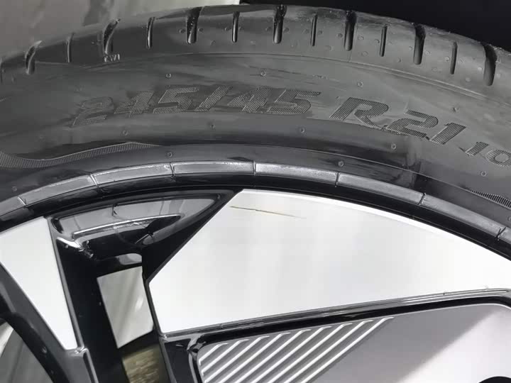 Фото 24 - HiPhi Y