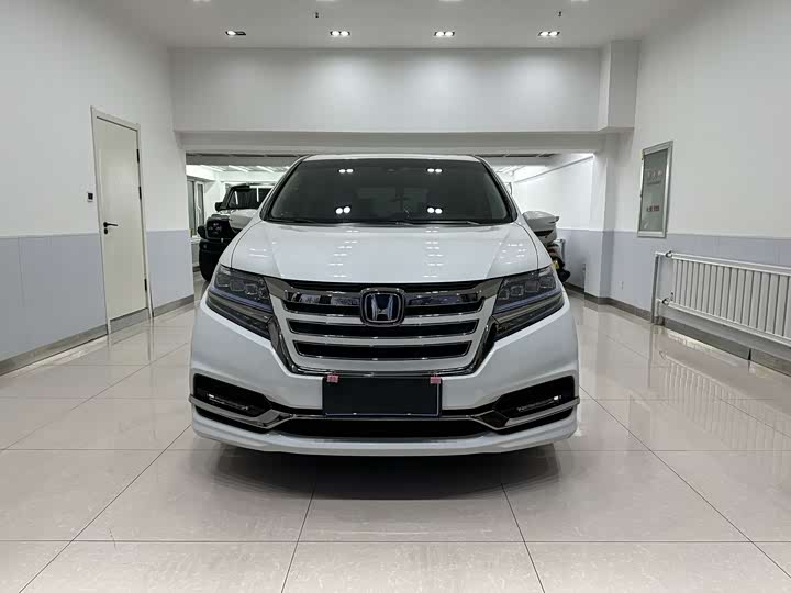 Фото 2 - Honda Elysion