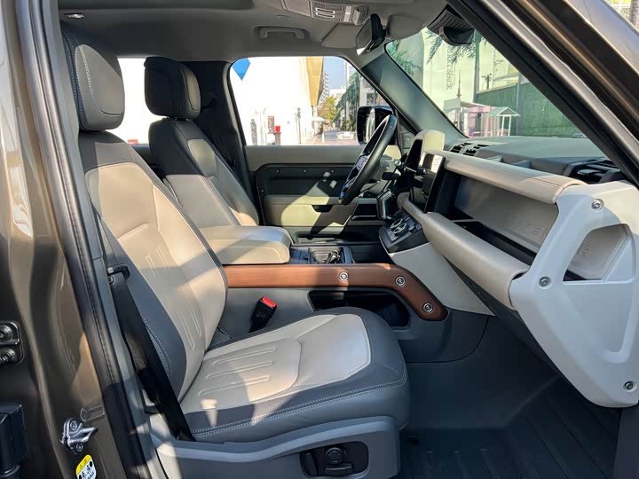 Фото 12 - Land Rover Defender