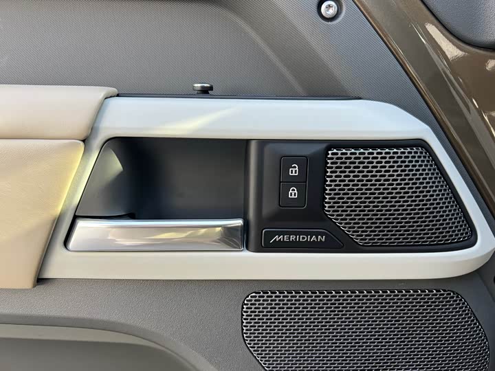 Фото 21 - Land Rover Defender