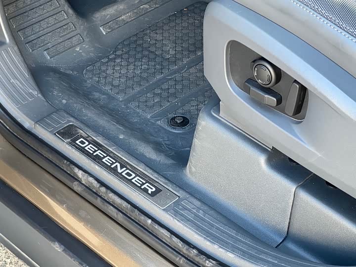 Фото 22 - Land Rover Defender