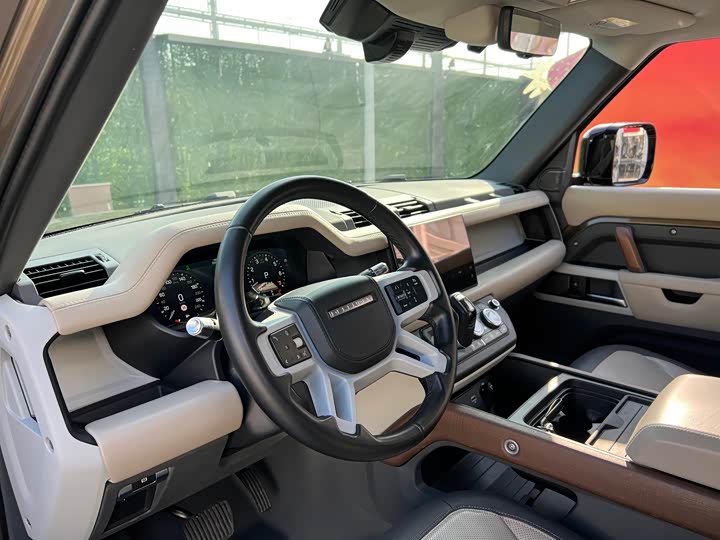 Фото 9 - Land Rover Defender