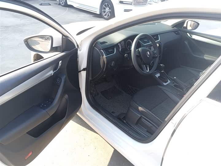 Фото 14 - Skoda Octavia Pro