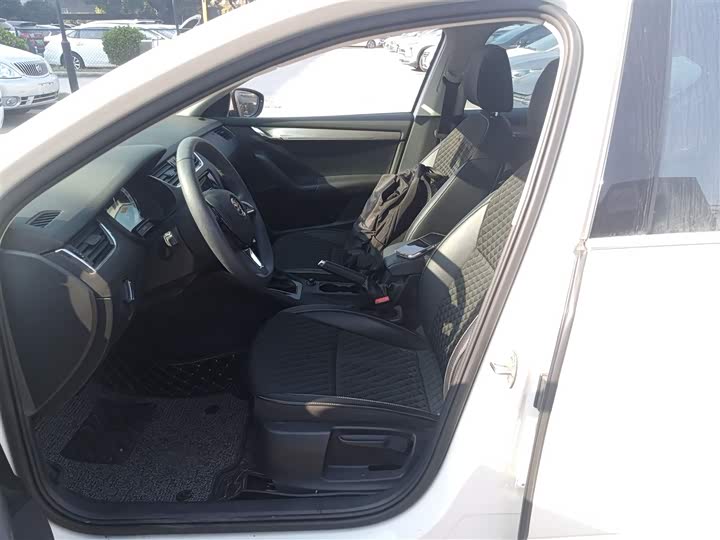 Фото 8 - Skoda Octavia Pro