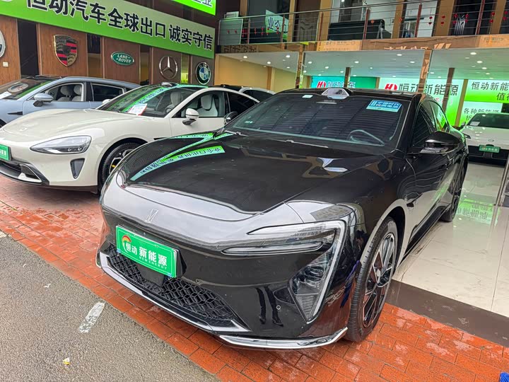 Фото 1 - Avatr 06