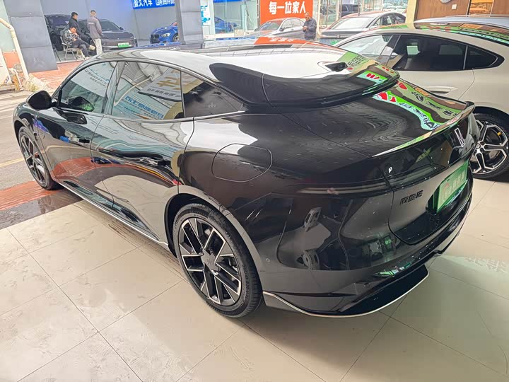 Фото 6 - Avatr 06