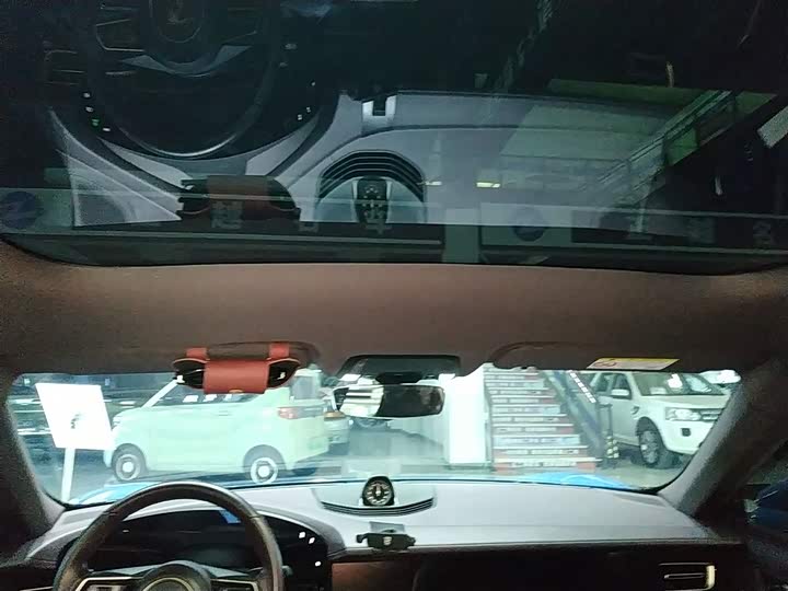 Фото 18 - Porsche Taycan