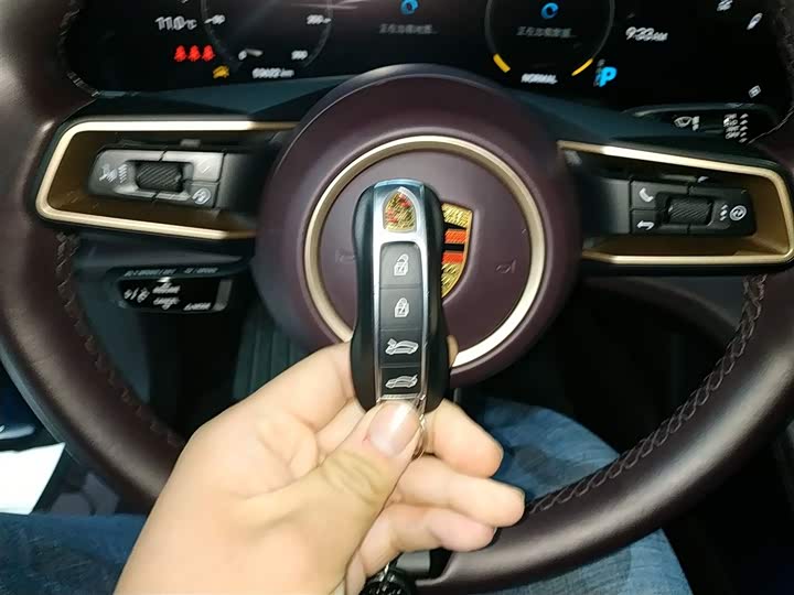 Фото 9 - Porsche Taycan