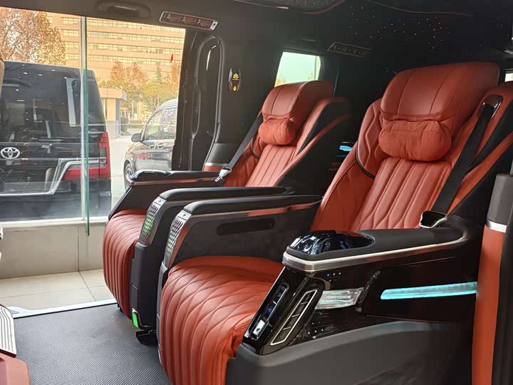 Фото 11 - Mercedes-Benz V-Class