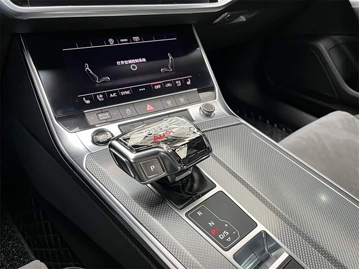 Фото 12 - Audi A6L