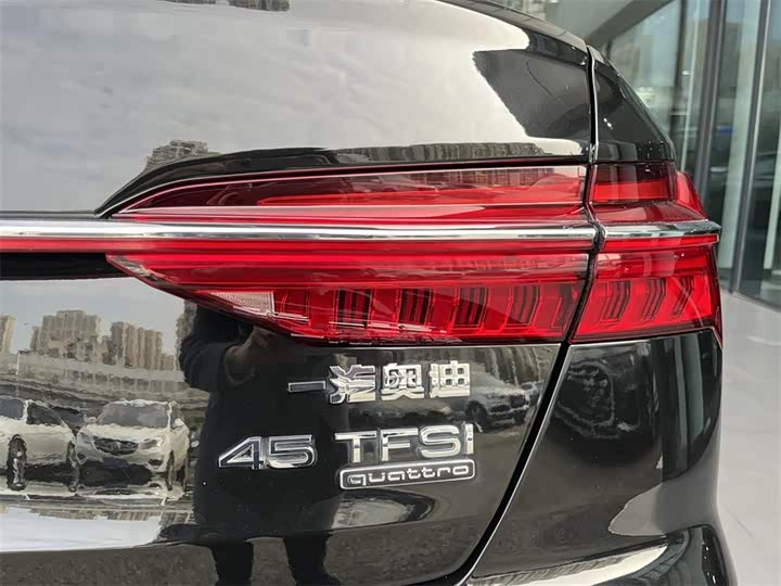 Фото 14 - Audi A6L