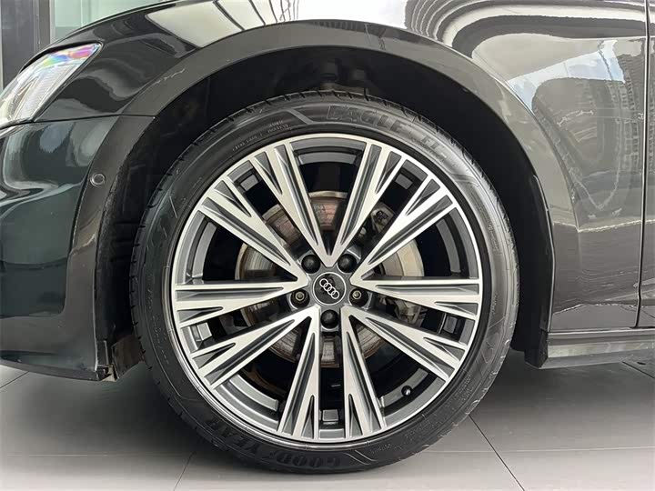 Фото 15 - Audi A6L