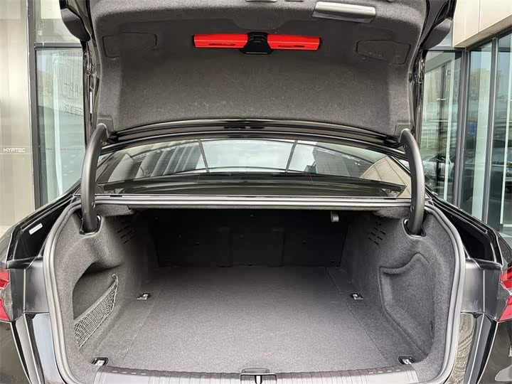 Фото 9 - Audi A6L