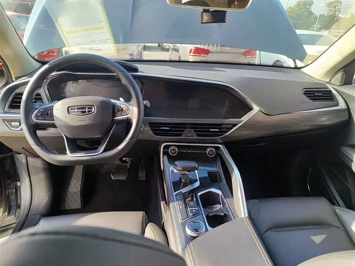 Фото 10 - Geely Tugella