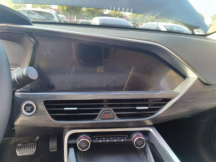 Фото 13 - Geely Tugella