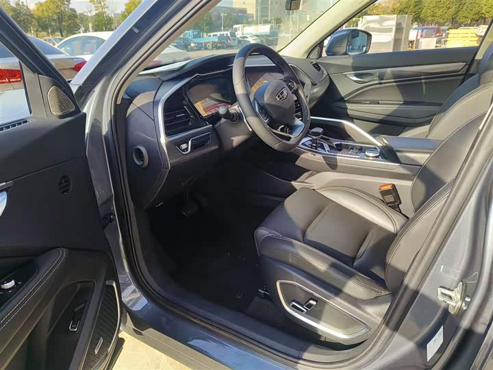 Фото 16 - Geely Tugella