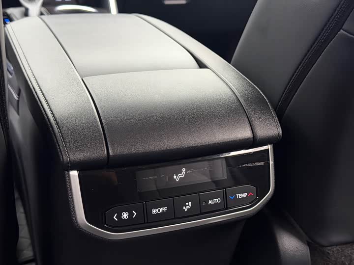 Фото 16 - Toyota Highlander