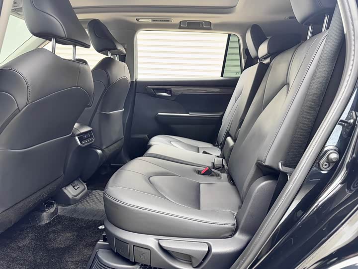 Фото 7 - Toyota Highlander