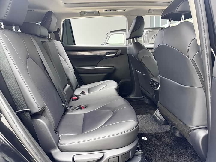 Фото 9 - Toyota Highlander