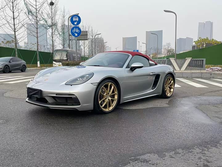 Фото 1 - Porsche 718