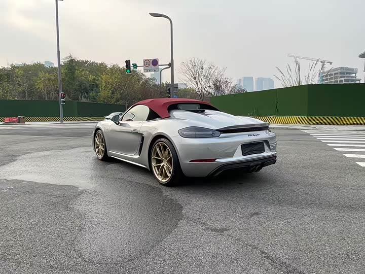 Фото 4 - Porsche 718