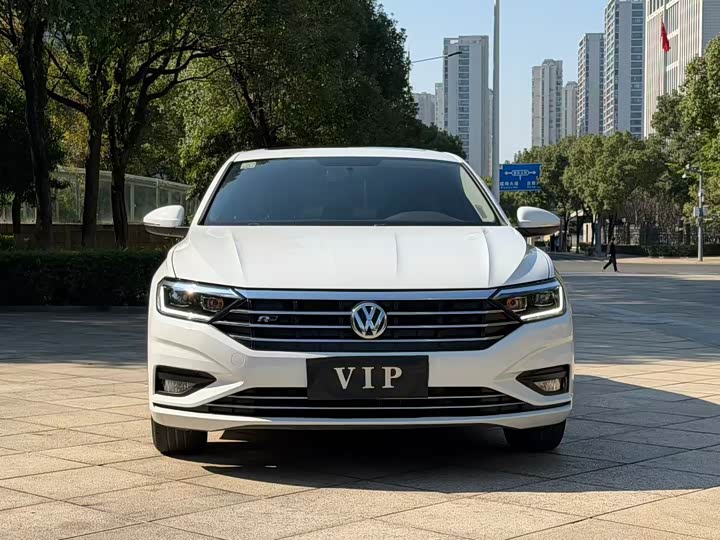 Фото 1 - Volkswagen Sagitar L