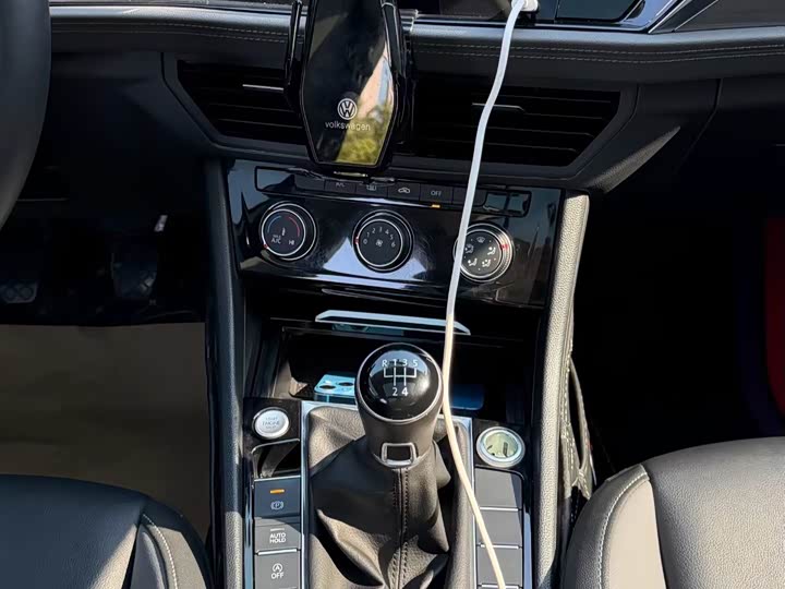 Фото 8 - Volkswagen Sagitar L