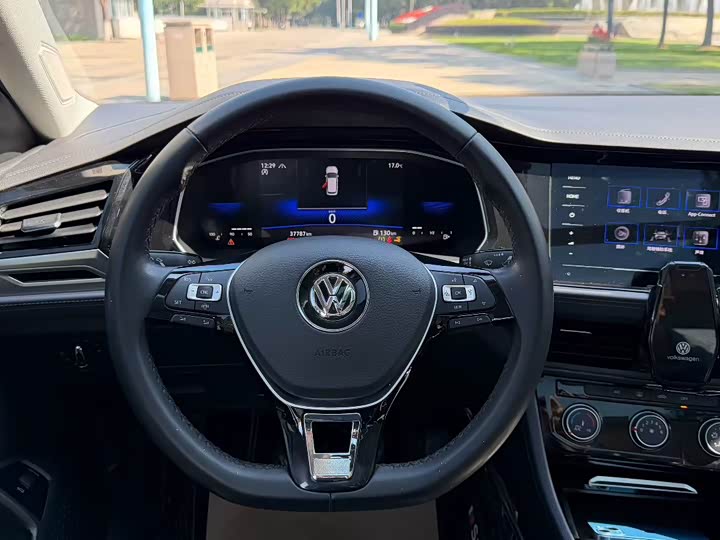 Фото 9 - Volkswagen Sagitar L