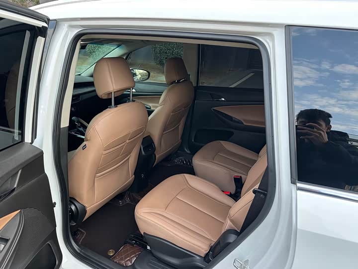 Фото 10 - Buick GL6