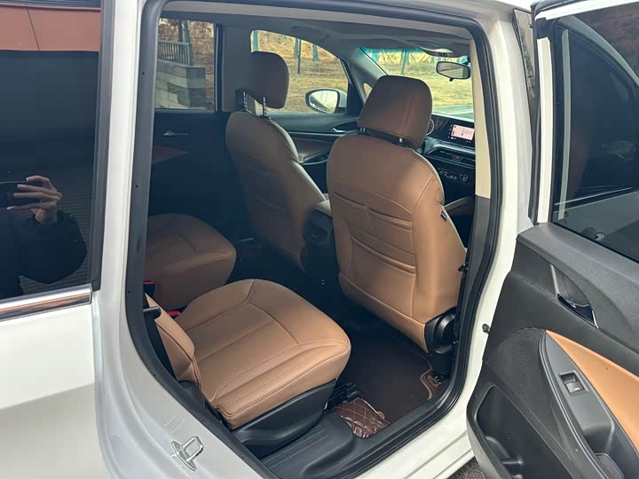 Фото 8 - Buick GL6