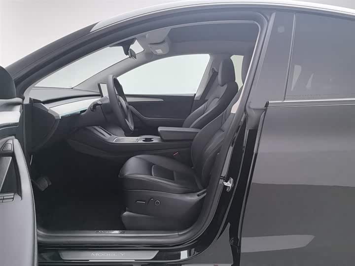 Фото 10 - Tesla Model Y