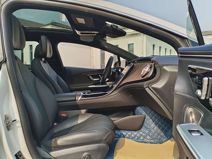 Фото 15 - Mercedes-Benz EQE