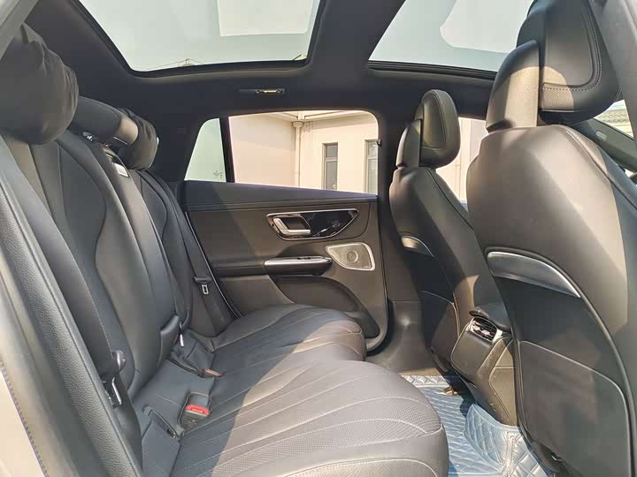 Фото 16 - Mercedes-Benz EQE