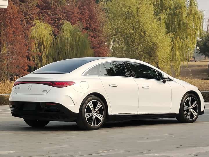 Фото 2 - Mercedes-Benz EQE