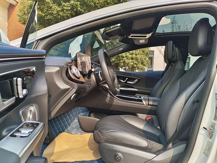 Фото 6 - Mercedes-Benz EQE